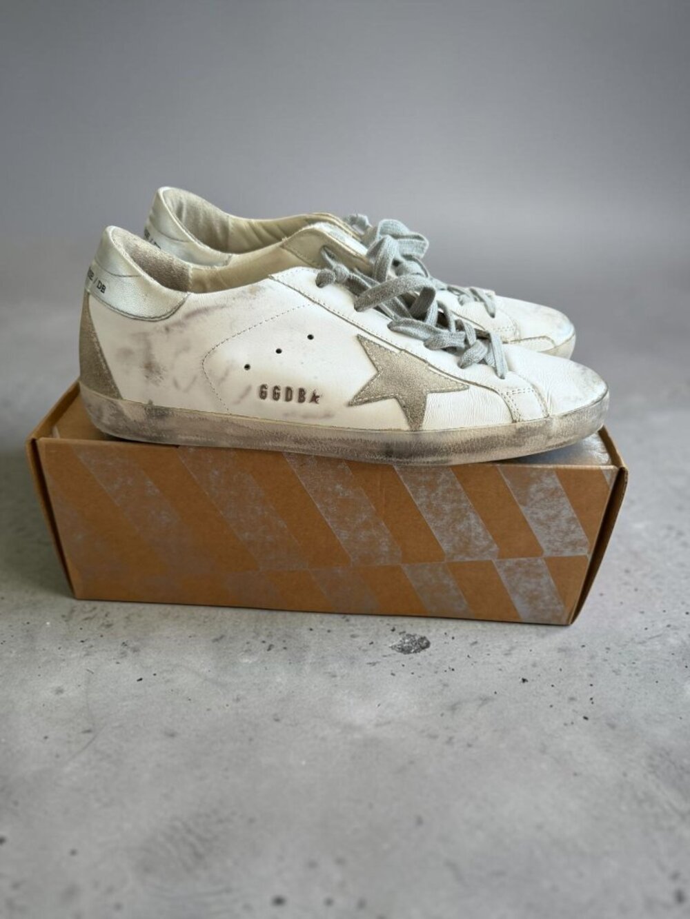 GOLDEN GOOSE Women’s Superstar White Silver Leather Sneakers Size 41/ US 11